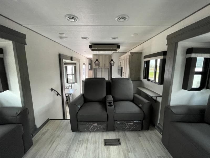 2025 Keystone RV 2025 Keystone RV Alpine Avalanche Edition - thumbnail 13