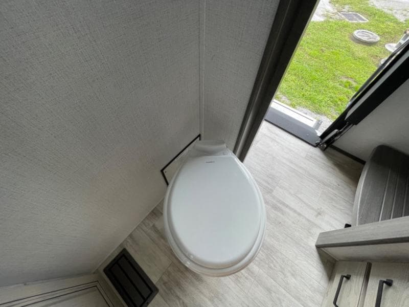 2025 Keystone RV 2025 Keystone RV Alpine Avalanche Edition - thumbnail 29