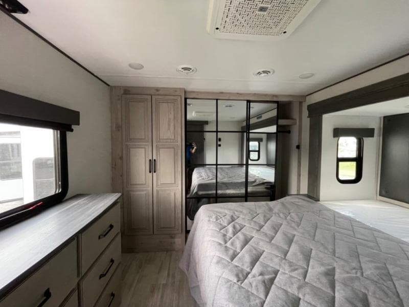 2025 Keystone RV 2025 Keystone RV Alpine Avalanche Edition - thumbnail 32