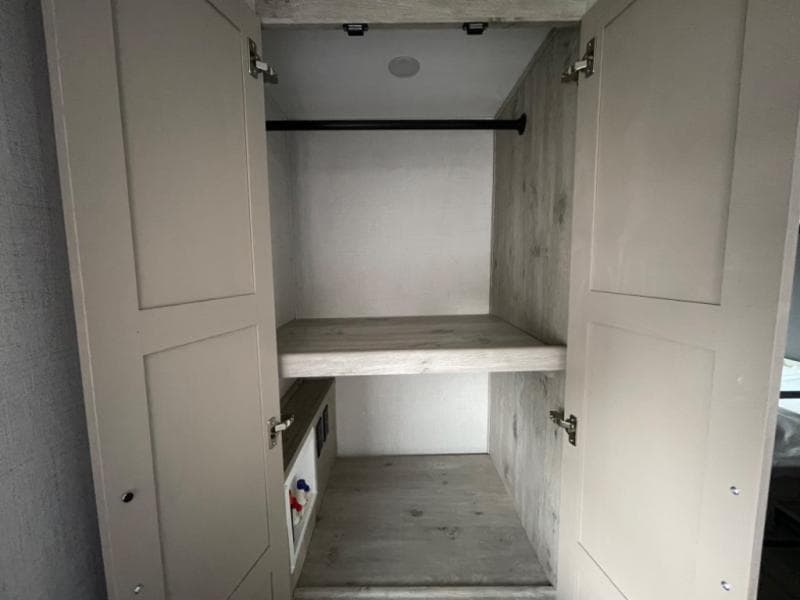 2025 Keystone RV 2025 Keystone RV Alpine Avalanche Edition - thumbnail 33