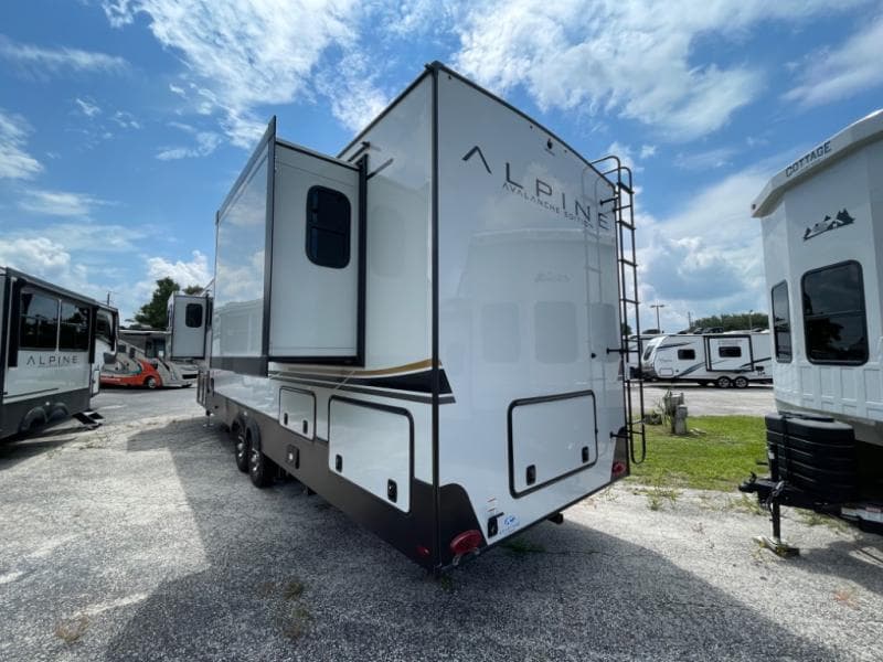 2025 Keystone RV 2025 Keystone RV Alpine Avalanche Edition - thumbnail 5