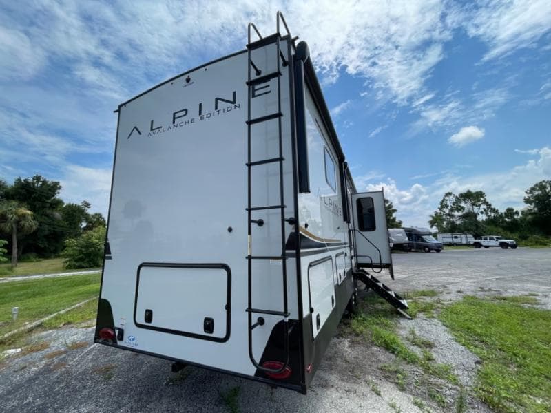 2025 Keystone RV 2025 Keystone RV Alpine Avalanche Edition - thumbnail 8