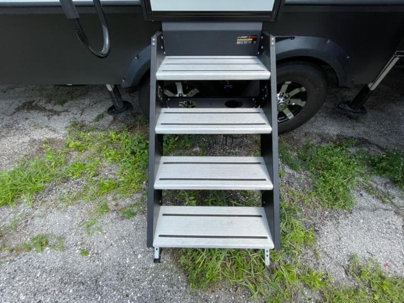 2025 Keystone RV 2025 Keystone RV Alpine Avalanche Edition - thumbnail 9