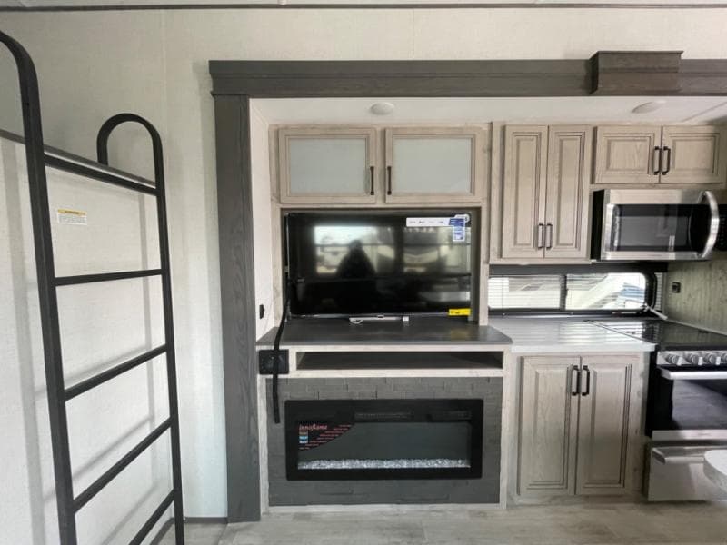 2025 Keystone RV 2025 Keystone RV Alpine Avalanche Edition - thumbnail 15