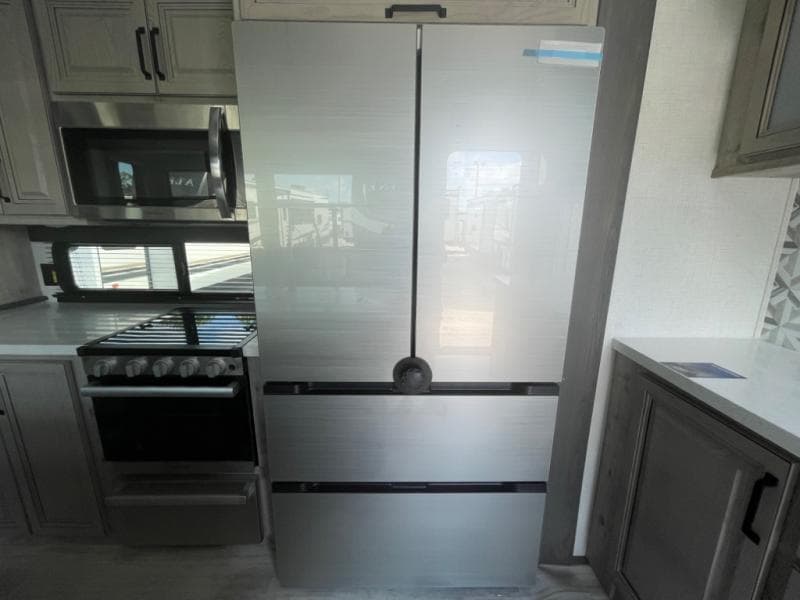 2025 Keystone RV 2025 Keystone RV Alpine Avalanche Edition - thumbnail 17