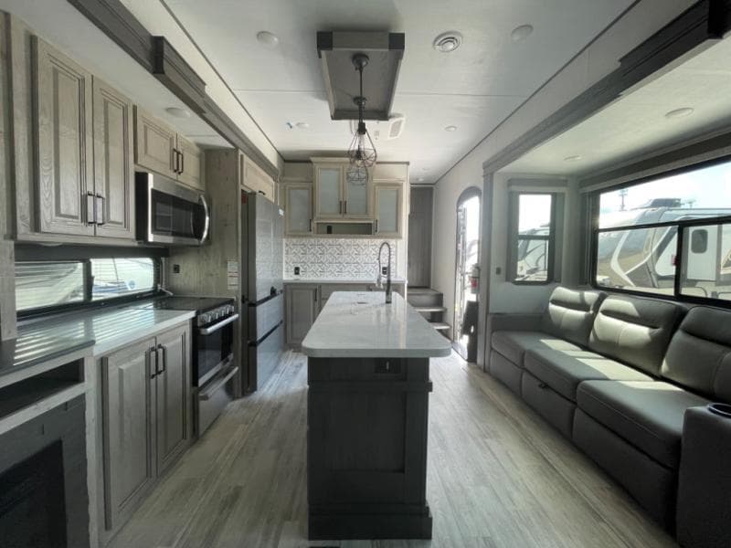 2025 Keystone RV 2025 Keystone RV Alpine Avalanche Edition - thumbnail 18