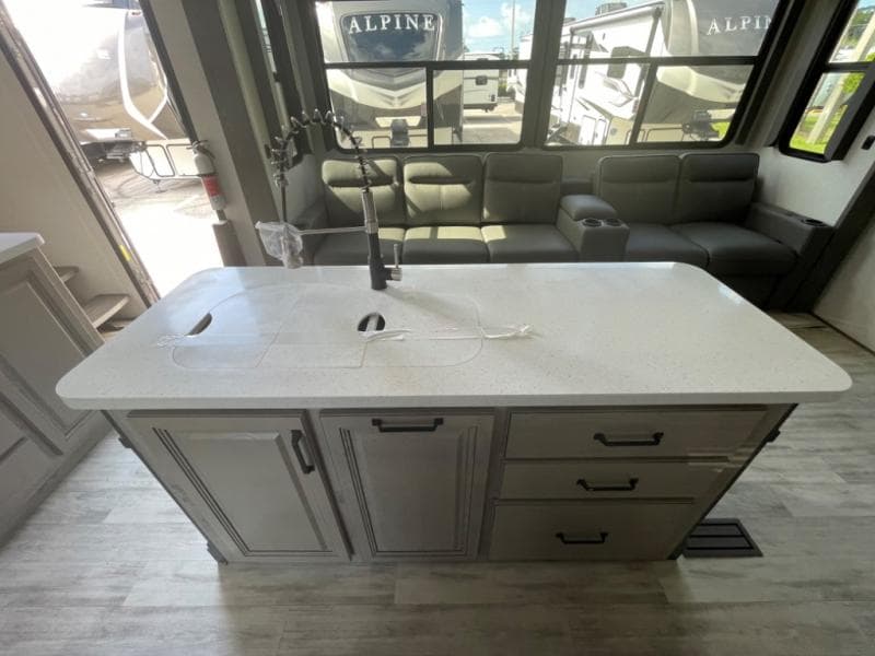 2025 Keystone RV 2025 Keystone RV Alpine Avalanche Edition - thumbnail 19
