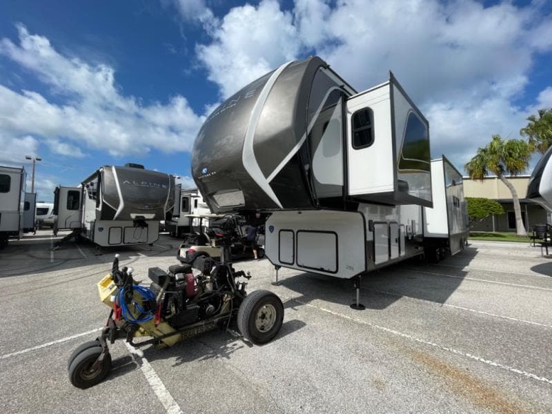 2025 Keystone RV 2025 Keystone RV Alpine Avalanche Edition - thumbnail 4