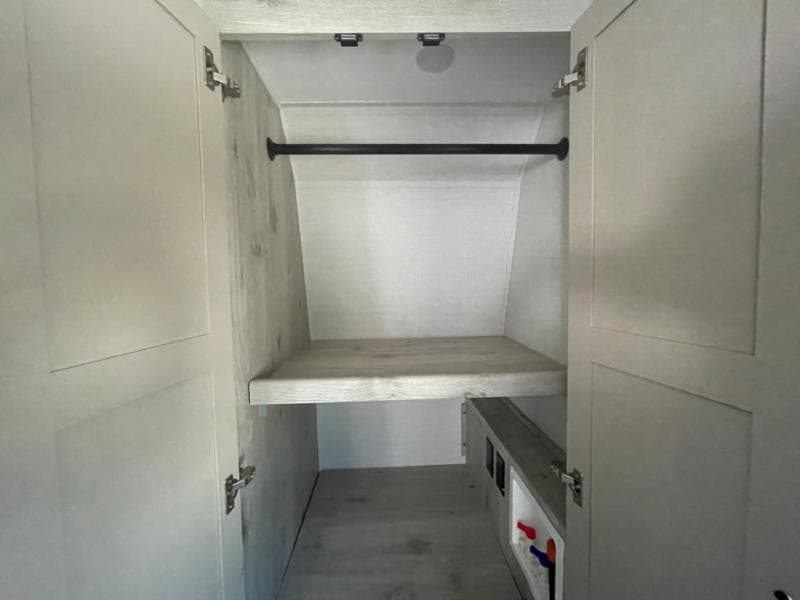 2025 Keystone RV 2025 Keystone RV Alpine Avalanche Edition - thumbnail 35