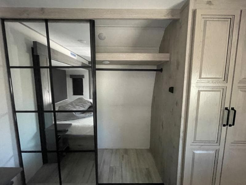 2025 Keystone RV 2025 Keystone RV Alpine Avalanche Edition - thumbnail 37