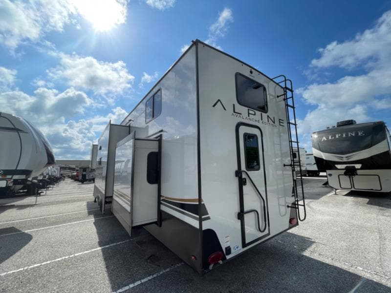 2025 Keystone RV 2025 Keystone RV Alpine Avalanche Edition - thumbnail 5