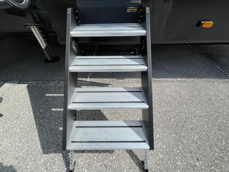 2025 Keystone RV 2025 Keystone RV Alpine Avalanche Edition - thumbnail 8