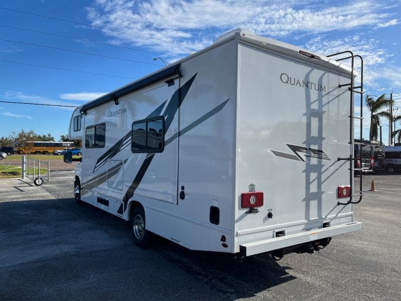 2025 Thor Motor Coach 2025 Thor Motor Coach Quantum - thumbnail 11