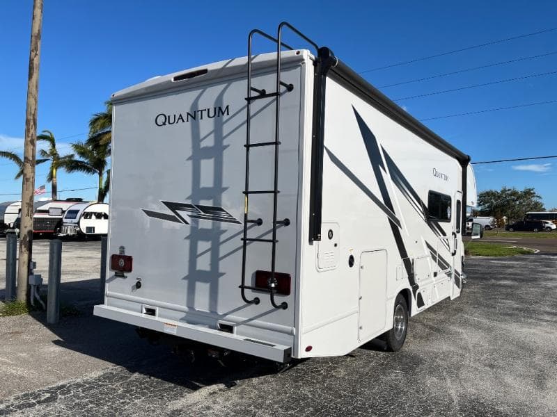 2025 Thor Motor Coach 2025 Thor Motor Coach Quantum - thumbnail 13