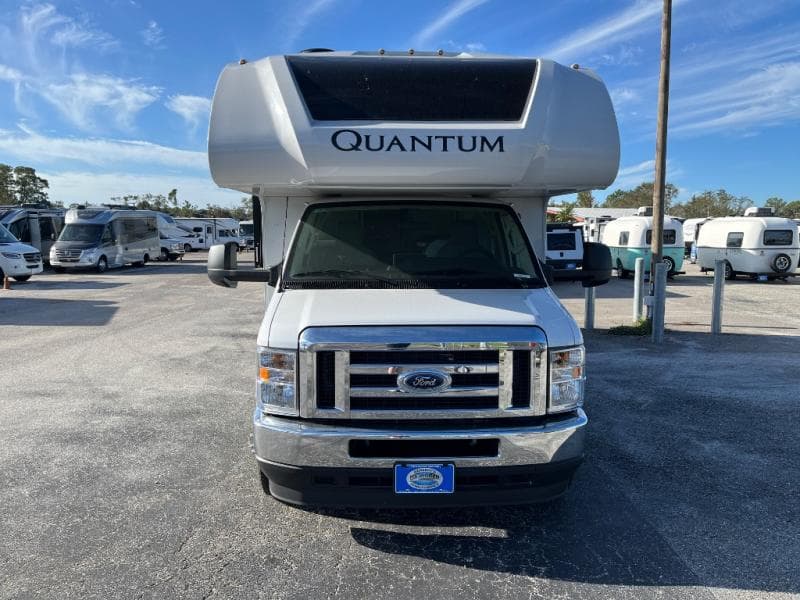 2025 Thor Motor Coach 2025 Thor Motor Coach Quantum - thumbnail 3