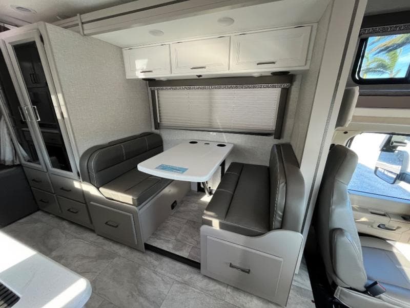 2025 Thor Motor Coach 2025 Thor Motor Coach Quantum - thumbnail 25
