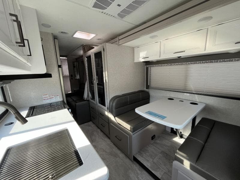 2025 Thor Motor Coach 2025 Thor Motor Coach Quantum - thumbnail 26