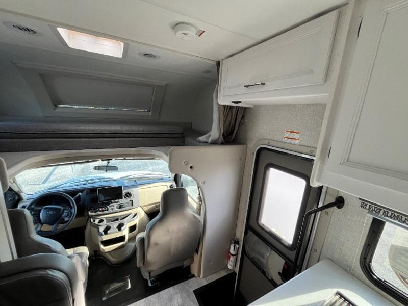 2025 Thor Motor Coach 2025 Thor Motor Coach Quantum - thumbnail 28