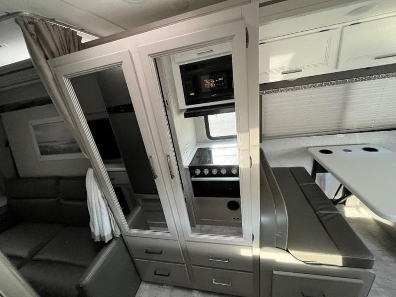 2025 Thor Motor Coach 2025 Thor Motor Coach Quantum - thumbnail 43