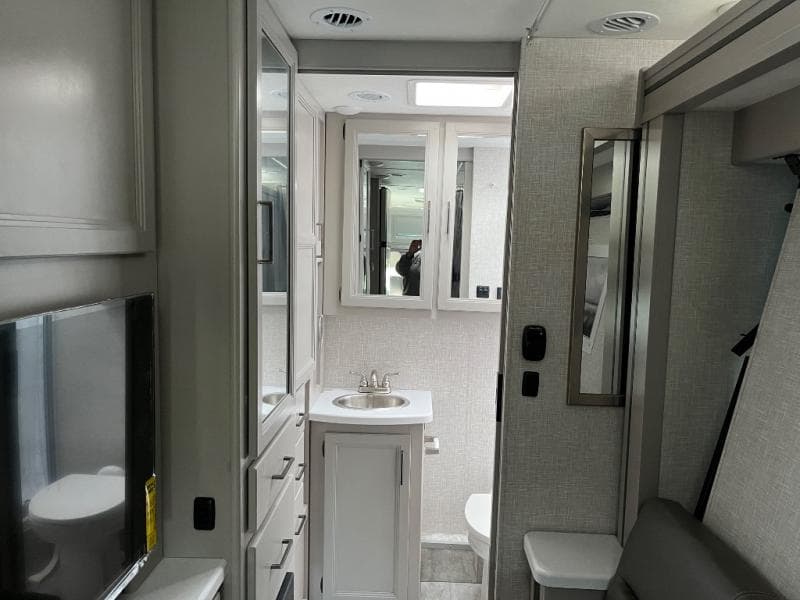 2025 Thor Motor Coach 2025 Thor Motor Coach Quantum - thumbnail 47