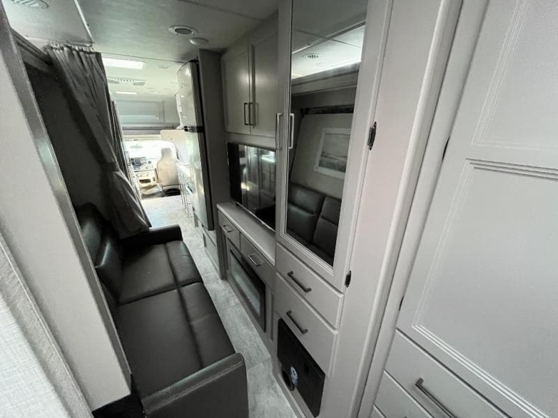 2025 Thor Motor Coach 2025 Thor Motor Coach Quantum - thumbnail 48