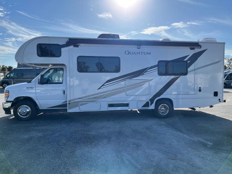 2025 Thor Motor Coach 2025 Thor Motor Coach Quantum - thumbnail 6