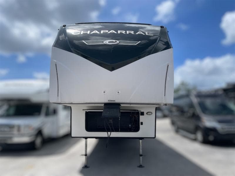 2023 Coachmen 2023 Coachmen Chaparral - thumbnail 3