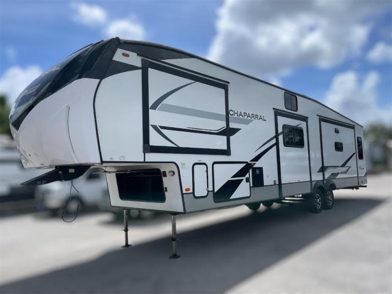 2023 Coachmen 2023 Coachmen Chaparral - thumbnail 4