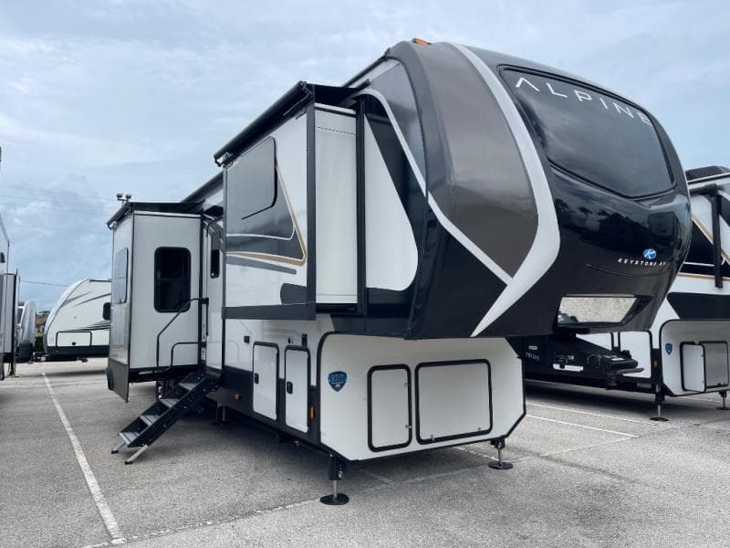 2025 Keystone RV Alpine Avalanche Edition 338GK