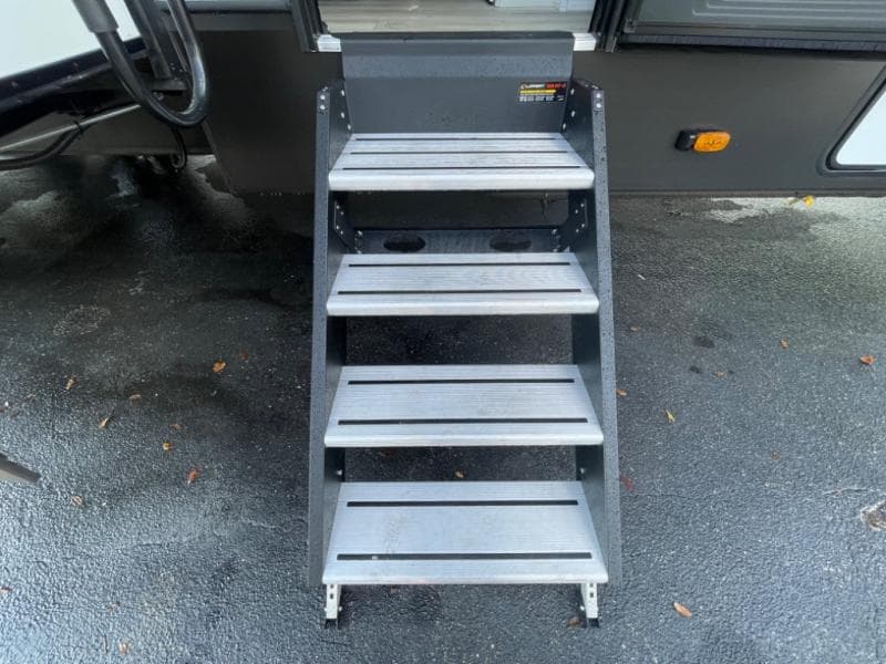 2025 Keystone RV 2025 Keystone RV Alpine - thumbnail 11