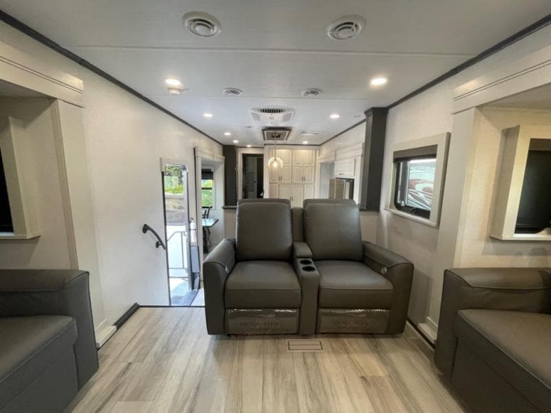 2025 Keystone RV 2025 Keystone RV Alpine - thumbnail 13