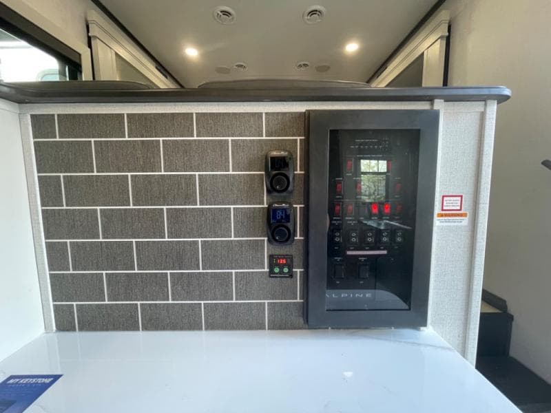 2025 Keystone RV 2025 Keystone RV Alpine - thumbnail 26