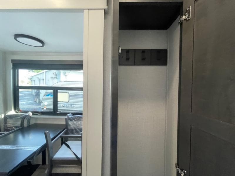 2025 Keystone RV 2025 Keystone RV Alpine - thumbnail 29