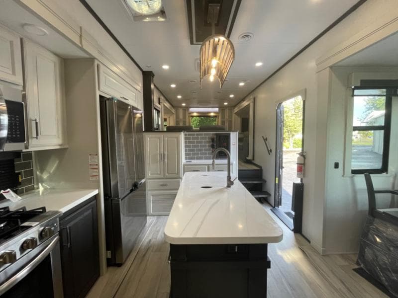 2025 Keystone RV 2025 Keystone RV Alpine - thumbnail 32