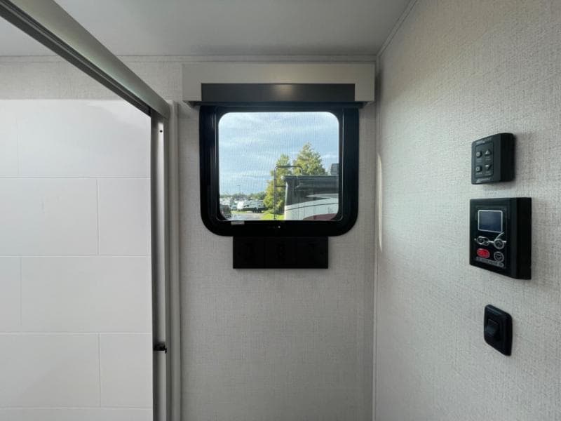 2025 Keystone RV 2025 Keystone RV Alpine - thumbnail 39