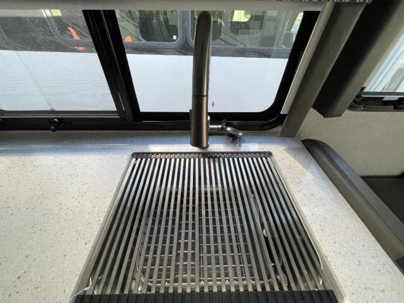 2024 Thor Motor Coach 2024 Thor Motor Coach Quantum - thumbnail 19