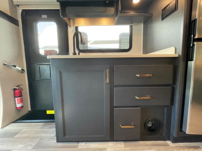 2025 Fleetwood RV 2025 Fleetwood RV Insight - thumbnail 23