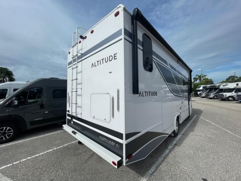 2025 Fleetwood RV 2025 Fleetwood RV Altitude - thumbnail 10