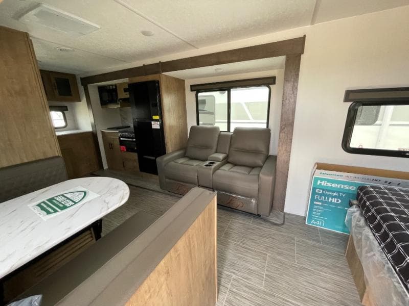 2025 Coachmen 2025 Coachmen Freedom Express Ultra Lite - thumbnail 15