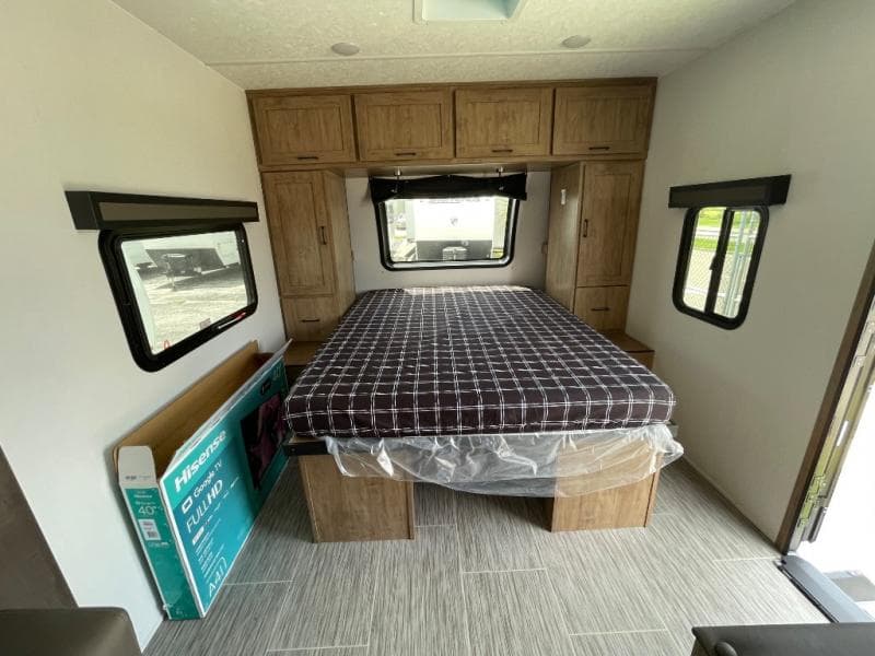 2025 Coachmen 2025 Coachmen Freedom Express Ultra Lite - thumbnail 16