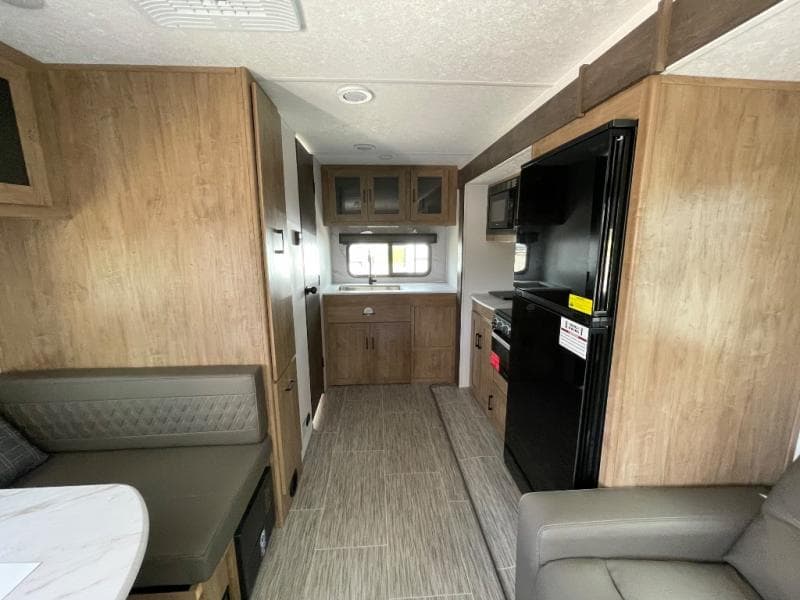 2025 Coachmen 2025 Coachmen Freedom Express Ultra Lite - thumbnail 17