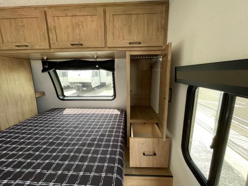 2025 Coachmen 2025 Coachmen Freedom Express Ultra Lite - thumbnail 19