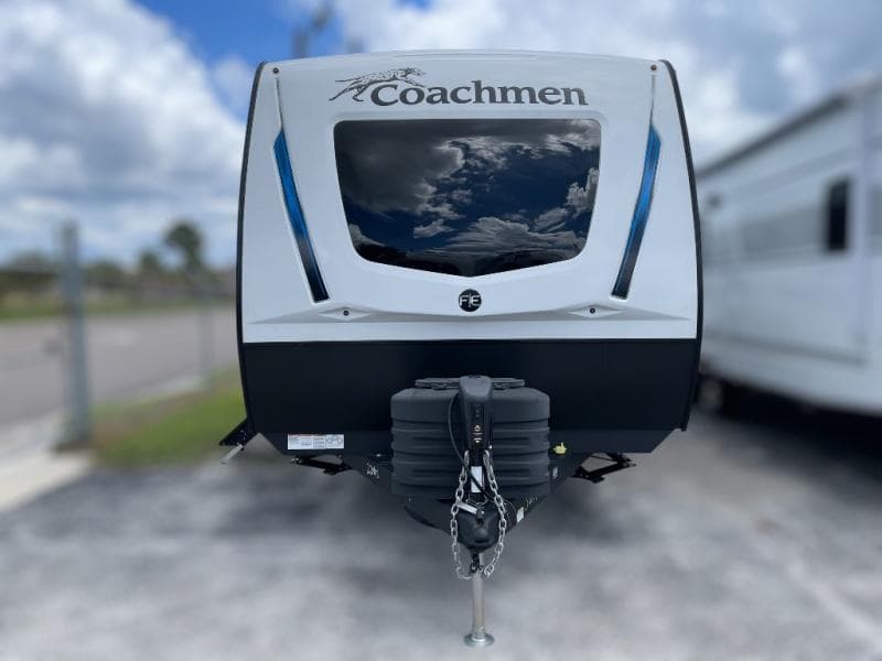 2025 Coachmen 2025 Coachmen Freedom Express Ultra Lite - thumbnail 3