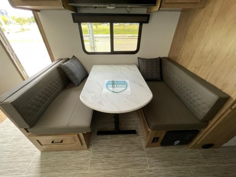 2025 Coachmen 2025 Coachmen Freedom Express Ultra Lite - thumbnail 24