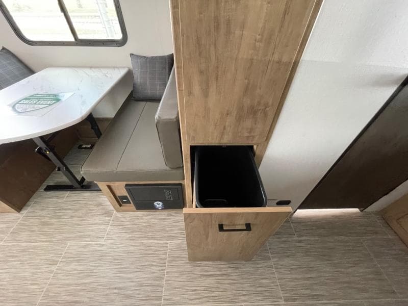 2025 Coachmen 2025 Coachmen Freedom Express Ultra Lite - thumbnail 26