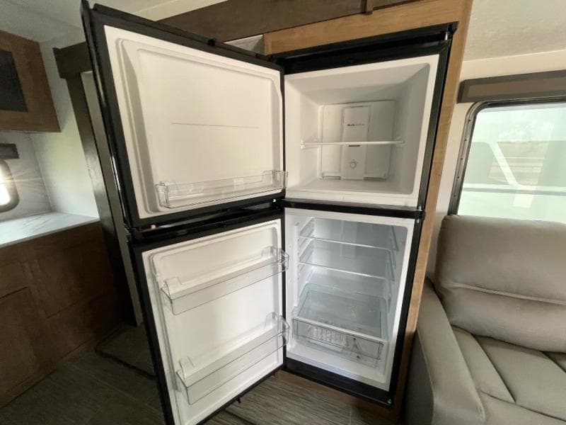 2025 Coachmen 2025 Coachmen Freedom Express Ultra Lite - thumbnail 27