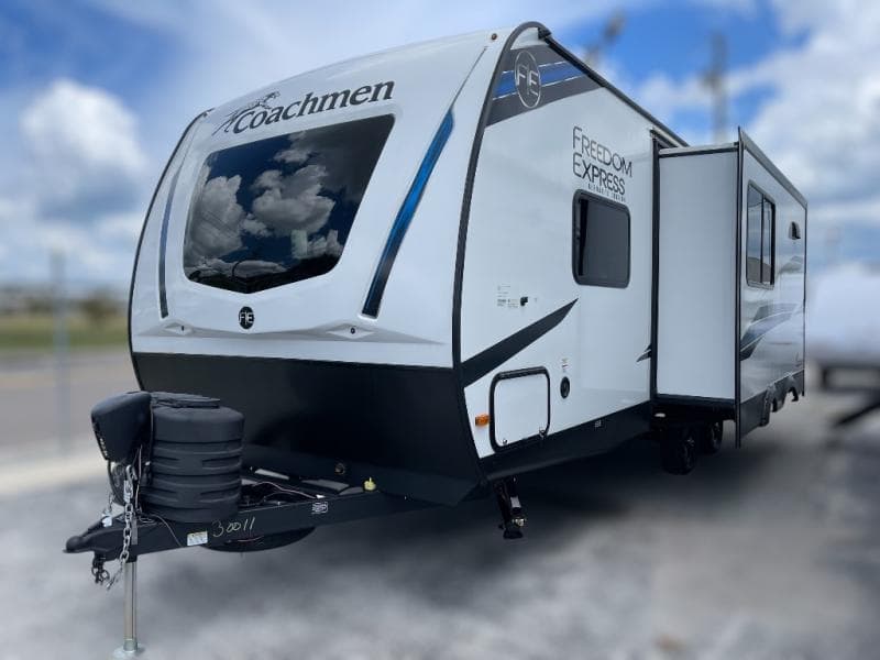 2025 Coachmen 2025 Coachmen Freedom Express Ultra Lite - thumbnail 4