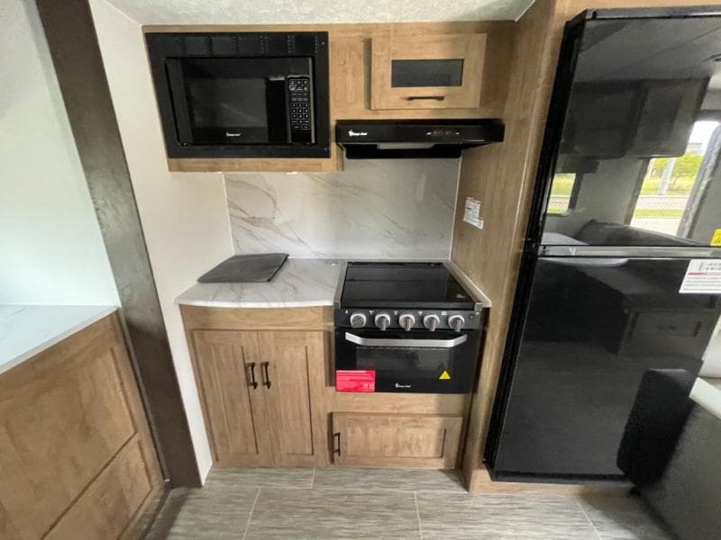 2025 Coachmen 2025 Coachmen Freedom Express Ultra Lite - thumbnail 31