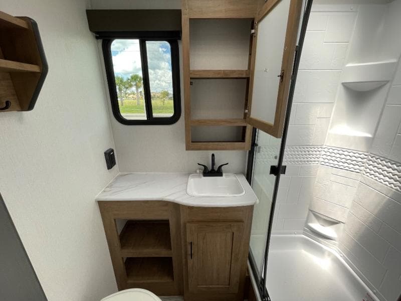 2025 Coachmen 2025 Coachmen Freedom Express Ultra Lite - thumbnail 37