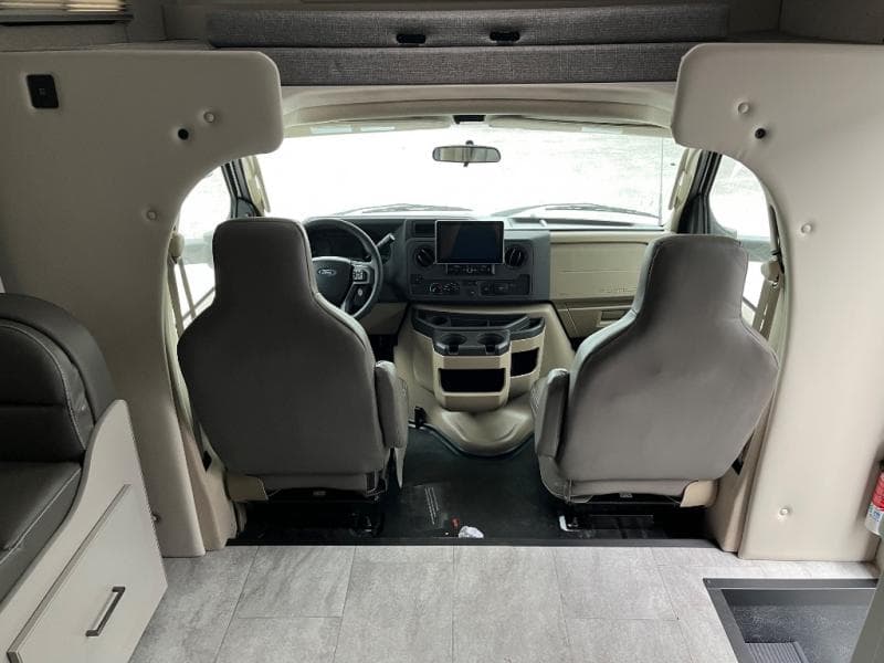 2025 Thor Motor Coach 2025 Thor Motor Coach Quantum - thumbnail 18